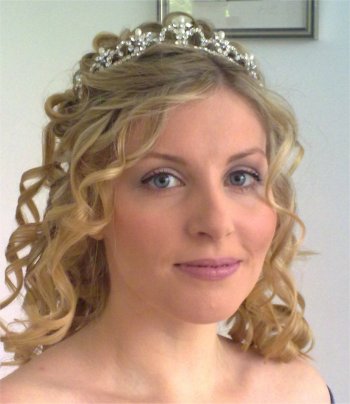 Curly wedding hair and makeup down style